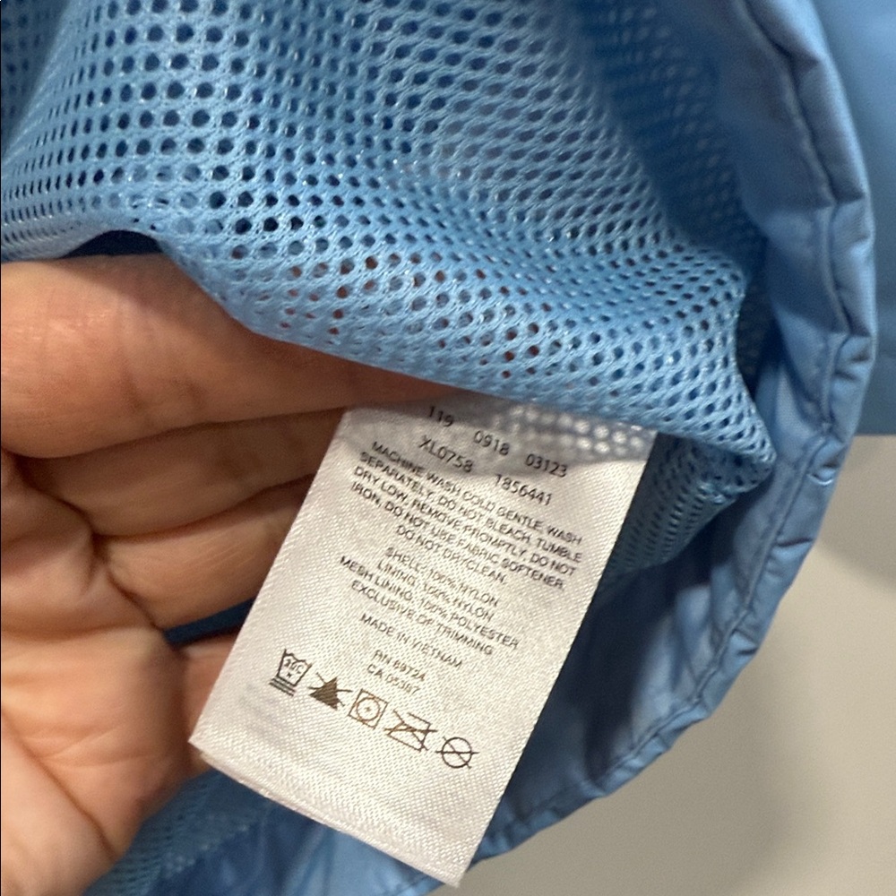Columbia Women's Light Blue Rain/ Wind jacket - Picture 4 of 6